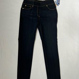 Peter Nygard Luxe denim skinny ankle, size medium 10-12 dark blue denim wash